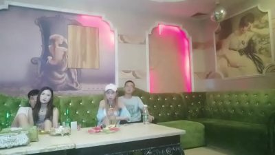 Bữa tiệc chịch tập thể với mấy em pga vú to trong quán karaoke